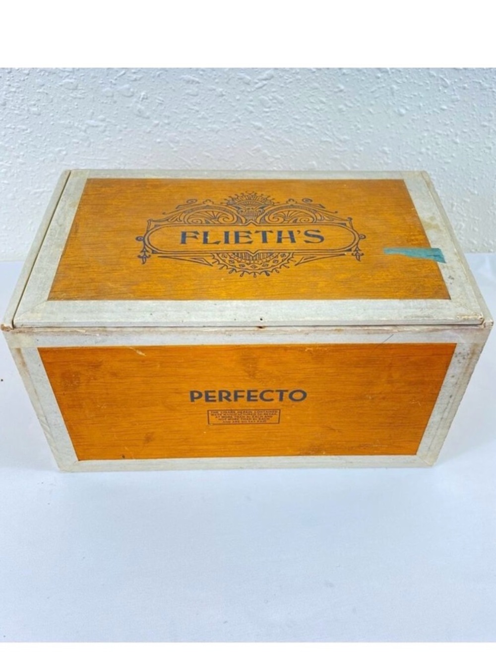 Vintage Flieth’s Havana Blend Wooden Cigar‎ Box Milwaukee Wisconsin